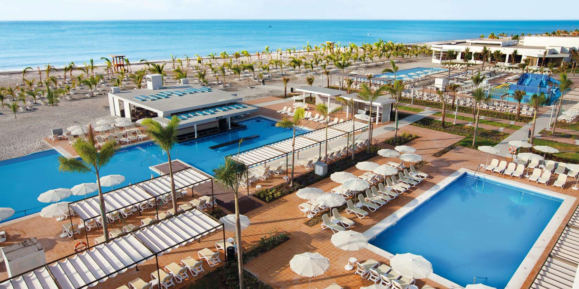 Le RIU Playa Blanca, ses piscines et sa plage sur le Pacifique